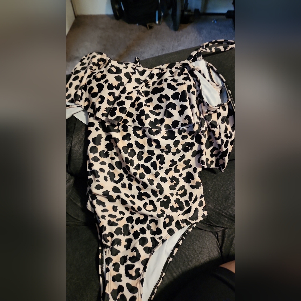 Cheetah print one piece bathing suit Small